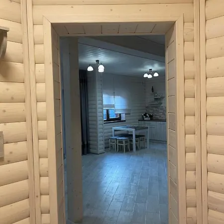 затишна De Luxe Villa Mikulicsin