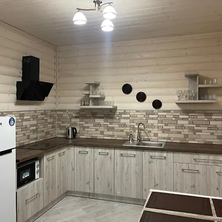 затишна De Luxe Villa Mykulychyn